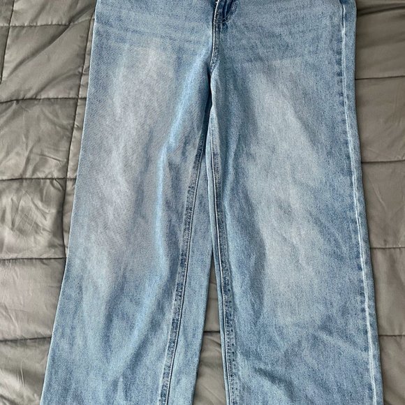 NEW- HIGH RISE WIDE LEG JEANS - Picture 3 of 8